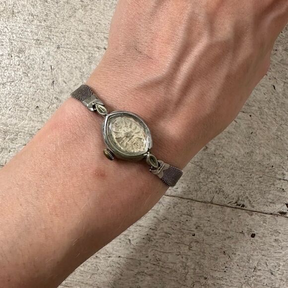 Vintage Dainty Waltham Silver Tone Wristwatch As Is - Picture 1 of 6